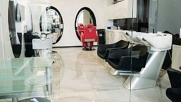 Looking for the best hair salons in Gouves Crete and nearby locations? Our guide will help you find the best hairdressers and top hair salons in Kato Gouves. We provide useful information, including phone, address, driving directions, operating hours and contact details, so you can make the best choice. Find the perfect hair salon during your holiday season in Crete!