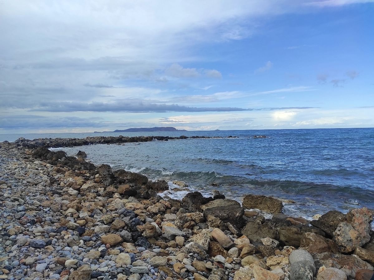 Kato Gouves beach close to Analipsi beach. For those seeking a beautiful beach to bask in the sun, Kato Gouves Beach just near Analipsi Beach is an ideal spot. Enjoy stunning views and soak up some rays in this welcoming location!