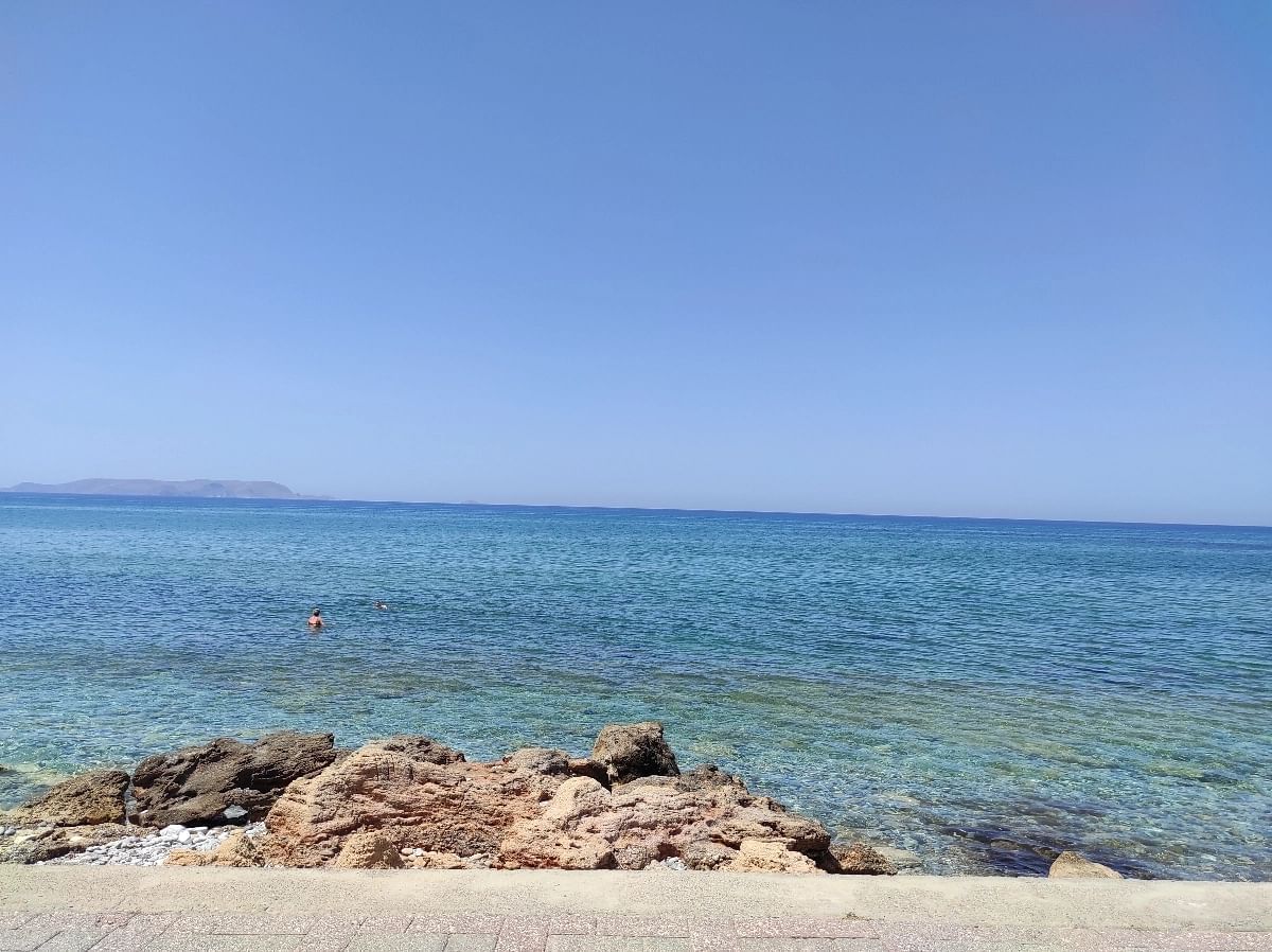 A view of Dia island from the Gouves beach in August. During the month of August, visitors to Gouves beach can enjoy a stunning panoramic vista of Dia island. Unrivalled scenery provides guests with a prime chance to be in awe of the remarkable natural beauty that exists here.